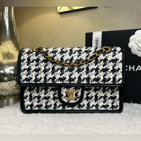 ❌SOLD❌🔥NEW! RARE! CHANEL•Metallic Woven Lambskin Medium Flap Bag - Picture 2 of 12